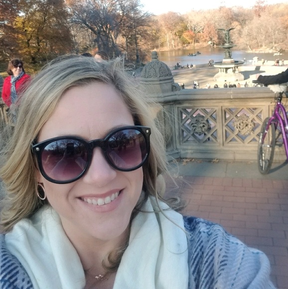 Meet your Posher, Colleen - Picture 1 of 1